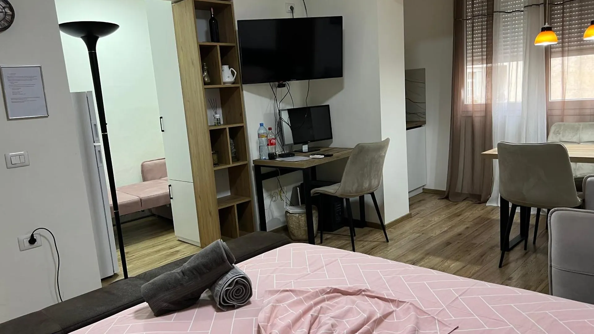 아파트 Bright & Roomy Myslym Shyri 티라나