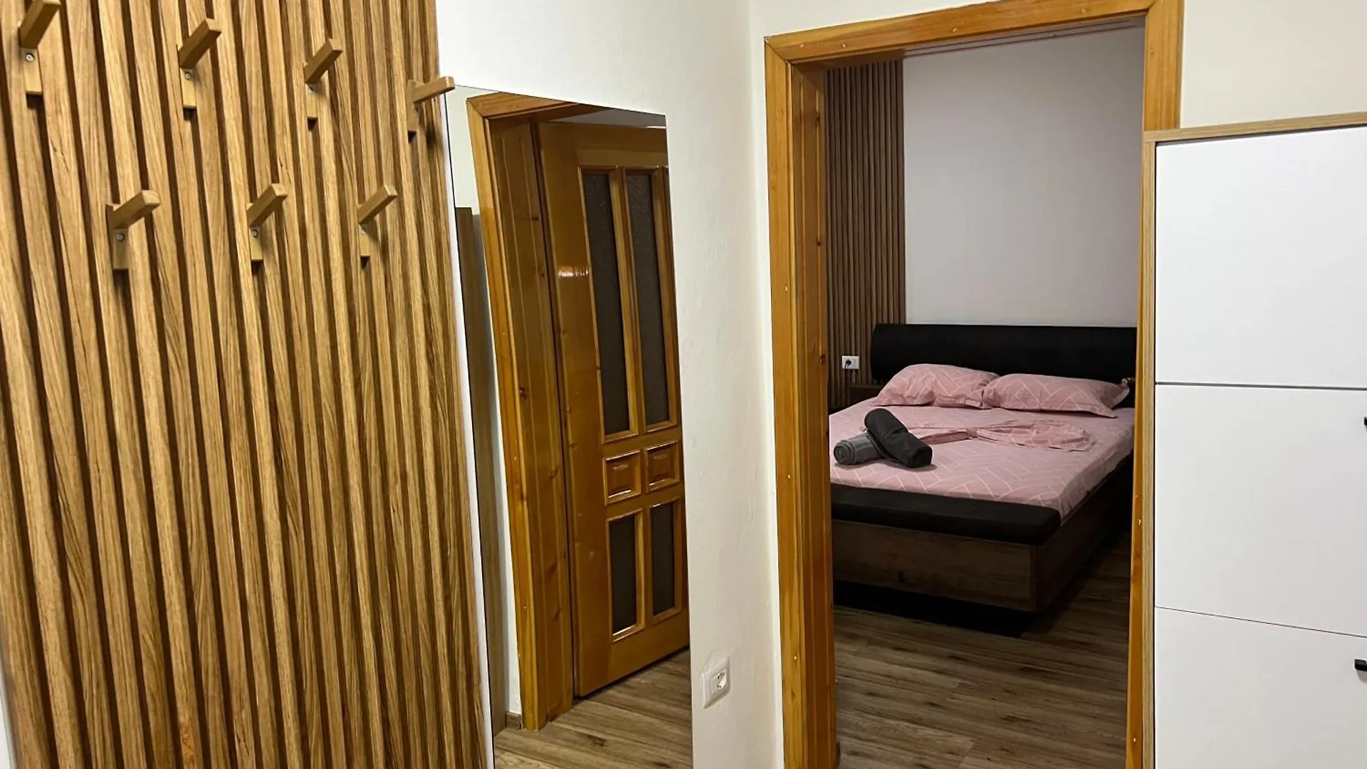 아파트 Bright & Roomy Myslym Shyri 티라나
